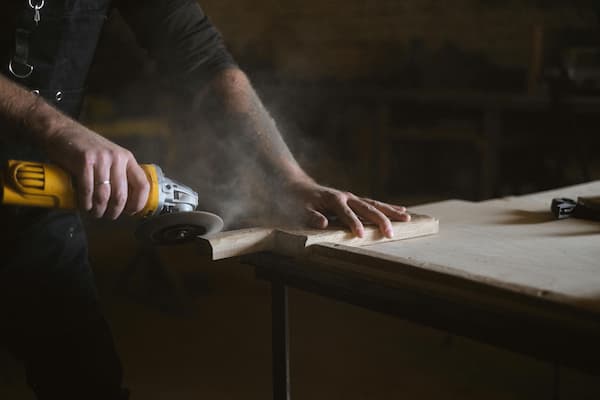 Verlegung von Vinylboden – präzise Arbeit